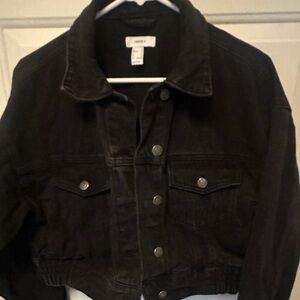 Woman’s cropped jean jacket